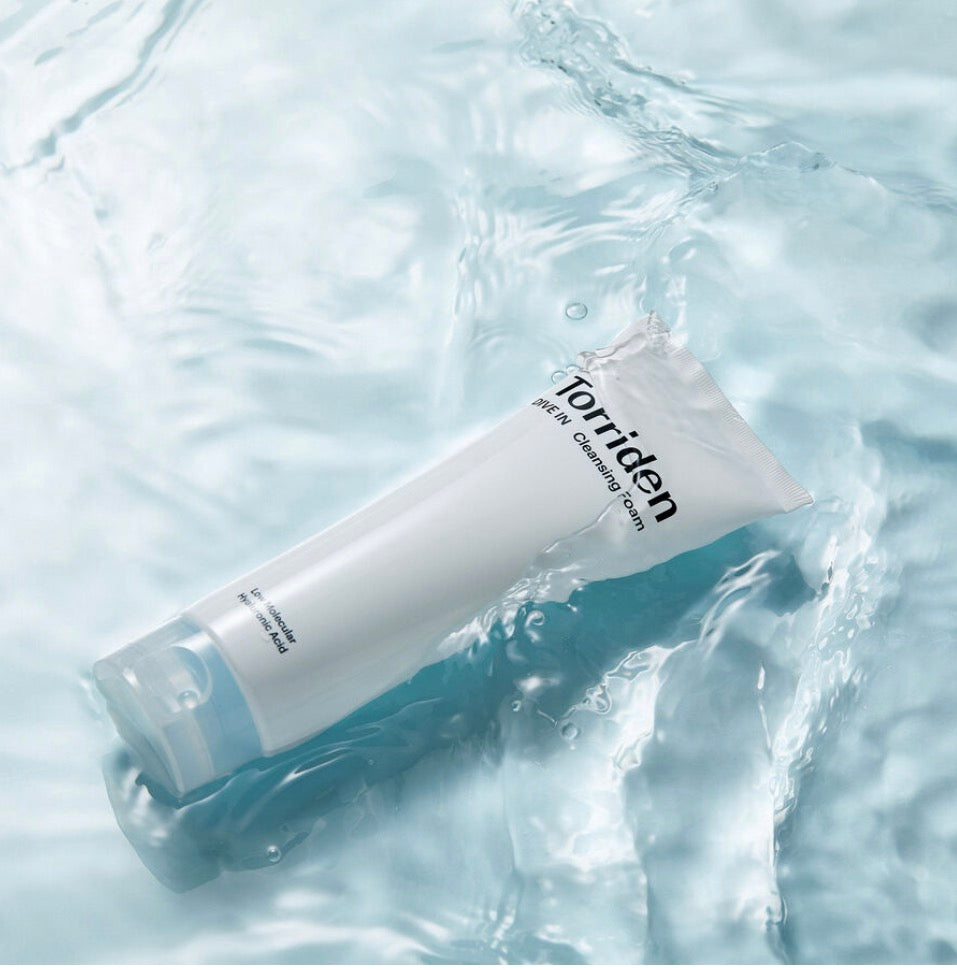 Mousse Nettoyante Torriden Dive-In à l'acide hyaluronique 150ml plongée dans l'eau, version européenne sans parfum